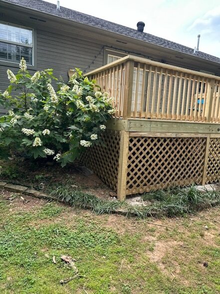 Building Photo - 1320 E Ash St