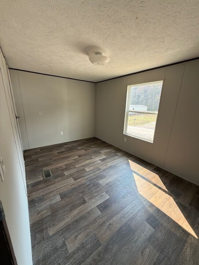 Building Photo - For Rent