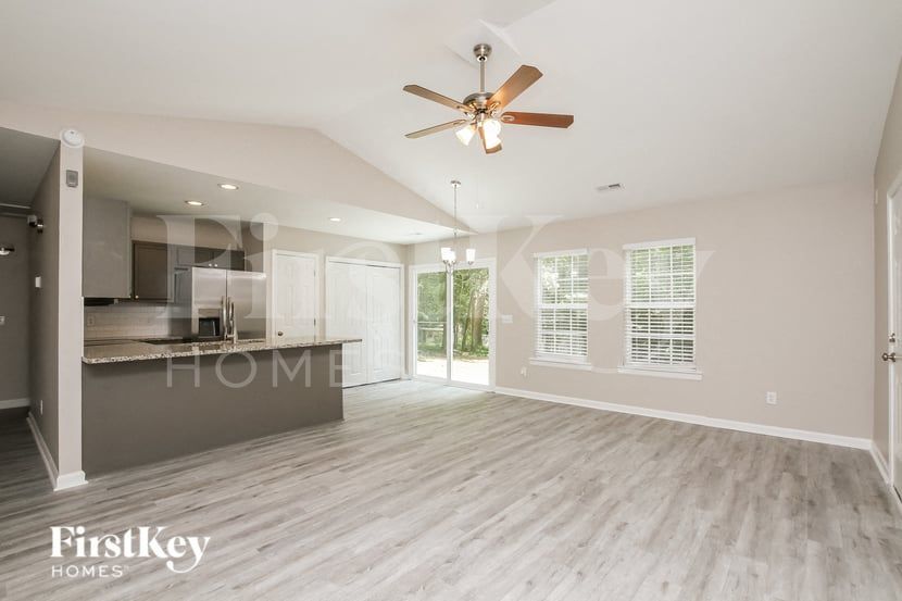 Building Photo - 128 Lismark Dr
