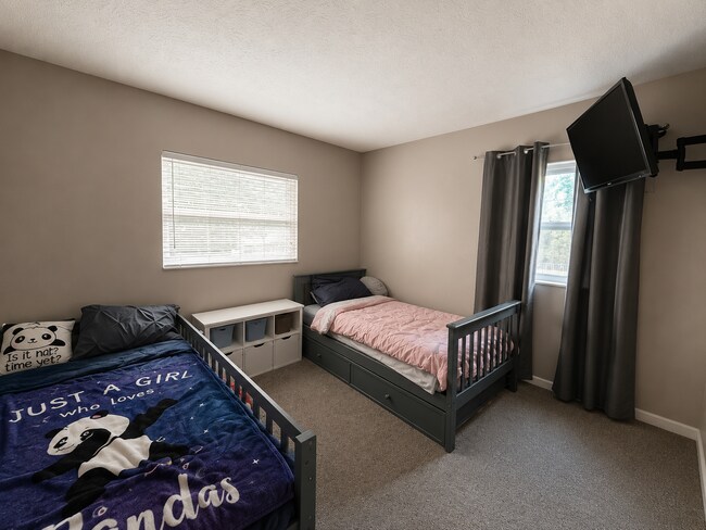 Building Photo - Spacious Orange Park Home with a Large Yard