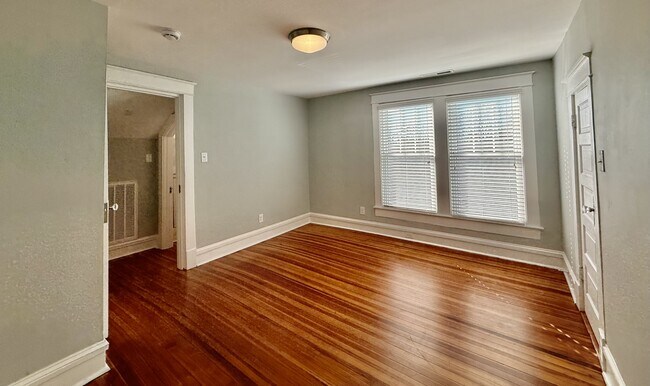 Building Photo - 107 W Geer St