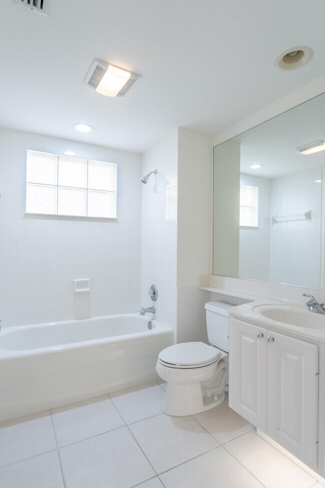 Building Photo - 186 Soriano Dr