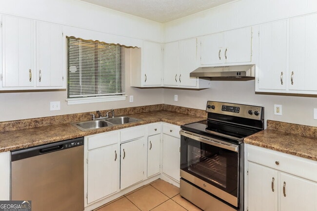 Building Photo - 8912 Saddlewood Dr