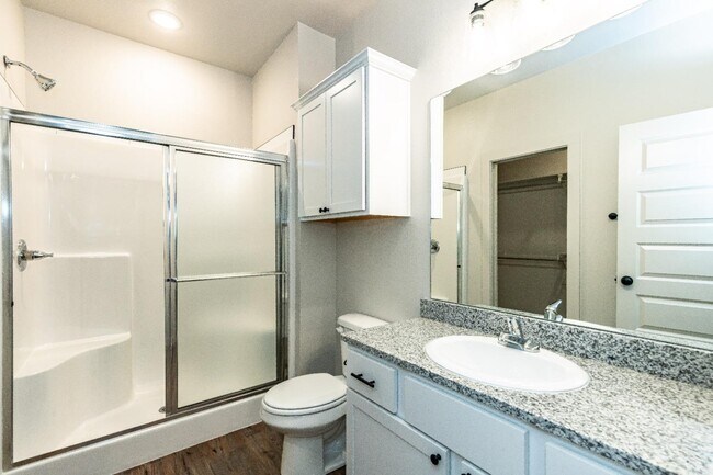 Building Photo - 1006 N 7th St