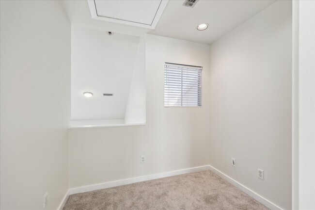 Building Photo - 1617 Tuam St