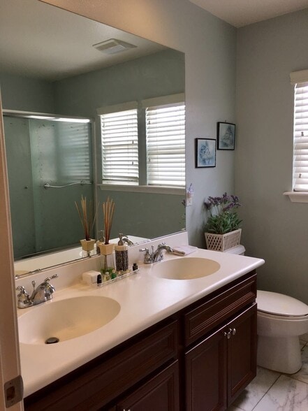 2nd bathroom - 14575 Baylor Ave