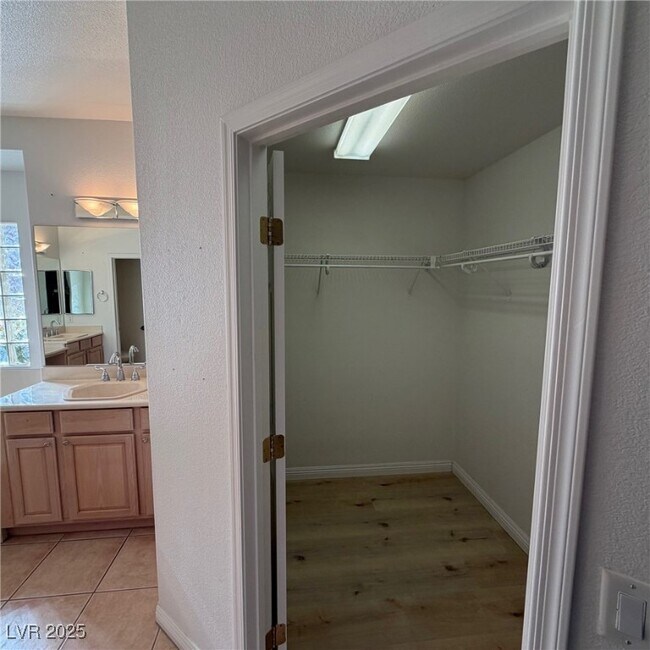 Building Photo - 10248 Santo Nina Ct