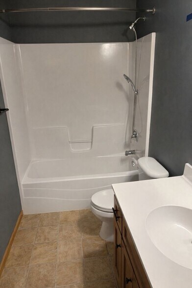 Building Photo - 2489 Schneider Ct