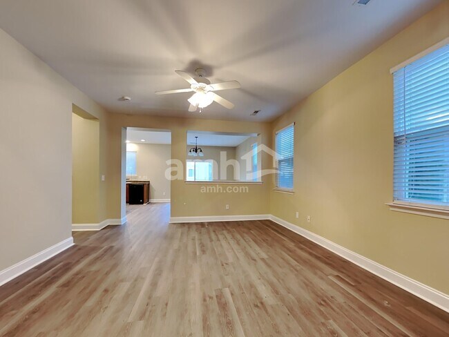 Building Photo - 8821 Shadowglen Dr