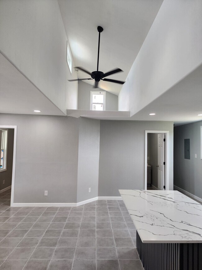 Building Photo - 386 Rd 591701