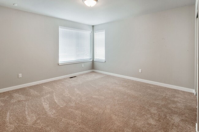 Building Photo - Newly Built 5BD 2.5BA in LSSD
