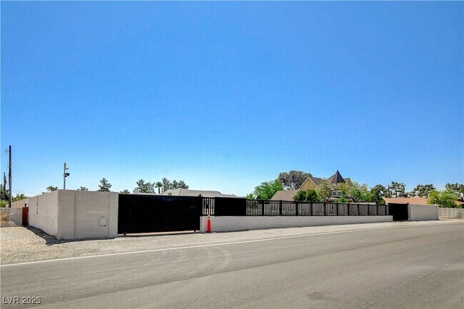 Building Photo - 3962 Euclid St