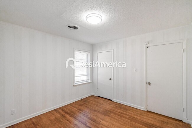 Building Photo - Newly Renovated 3/2 in Whitehaven