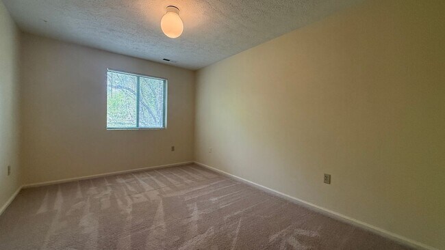 Building Photo - 4002 Governors Square