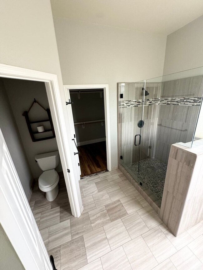 Building Photo - Beautiful Stylish South Reno Home