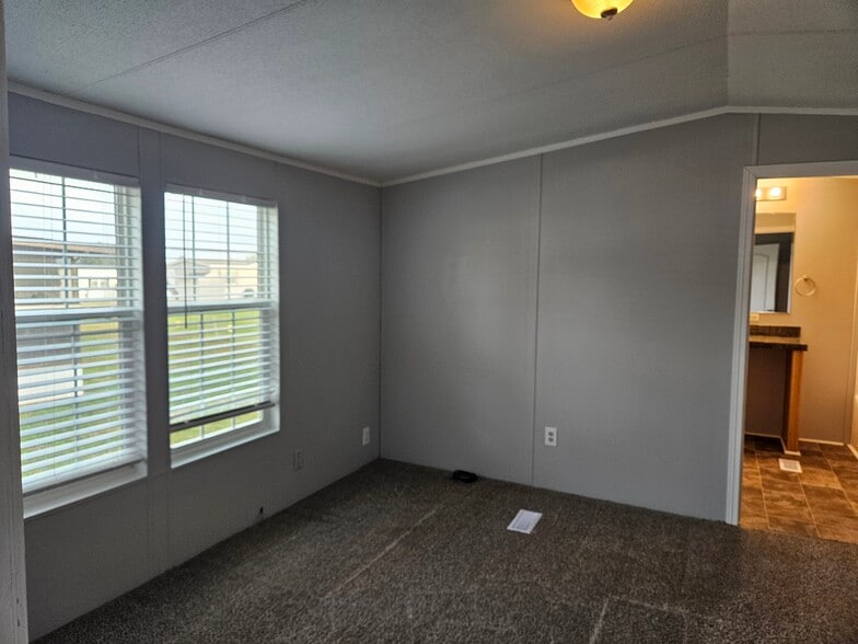 Building Photo - 71 Lynnwood Cir