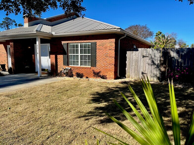 Building Photo - 6214 E Azalea Ave