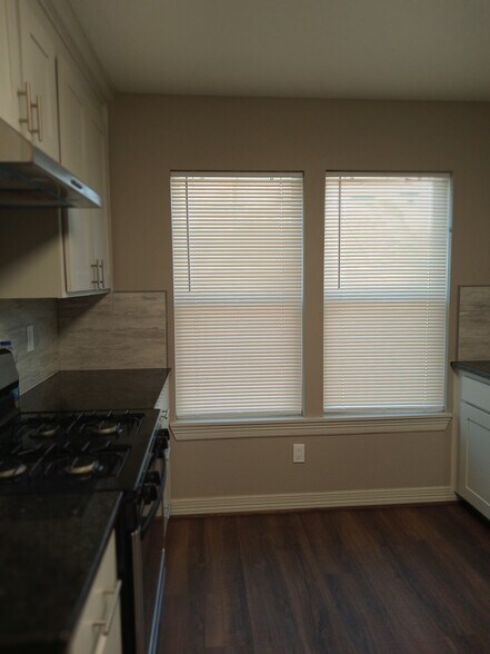 Kitchen - 1410 Quitman St