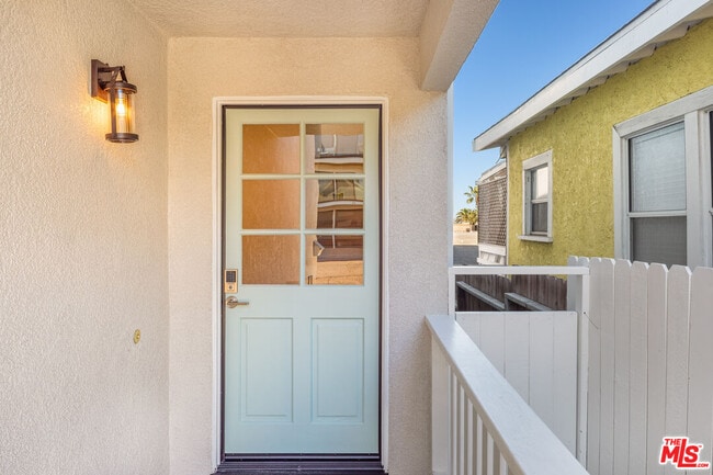 Building Photo - 1125 Manhattan Ave