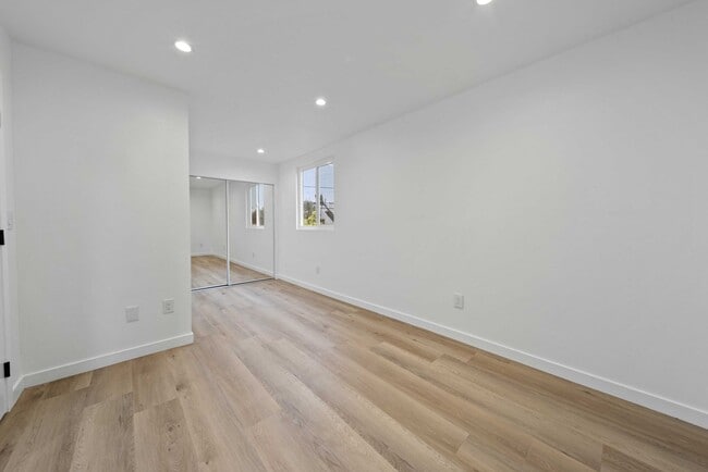 Building Photo - 11946 Aneta St