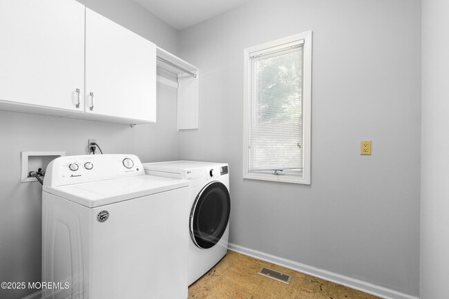 Building Photo - 230 Norwood Ave N