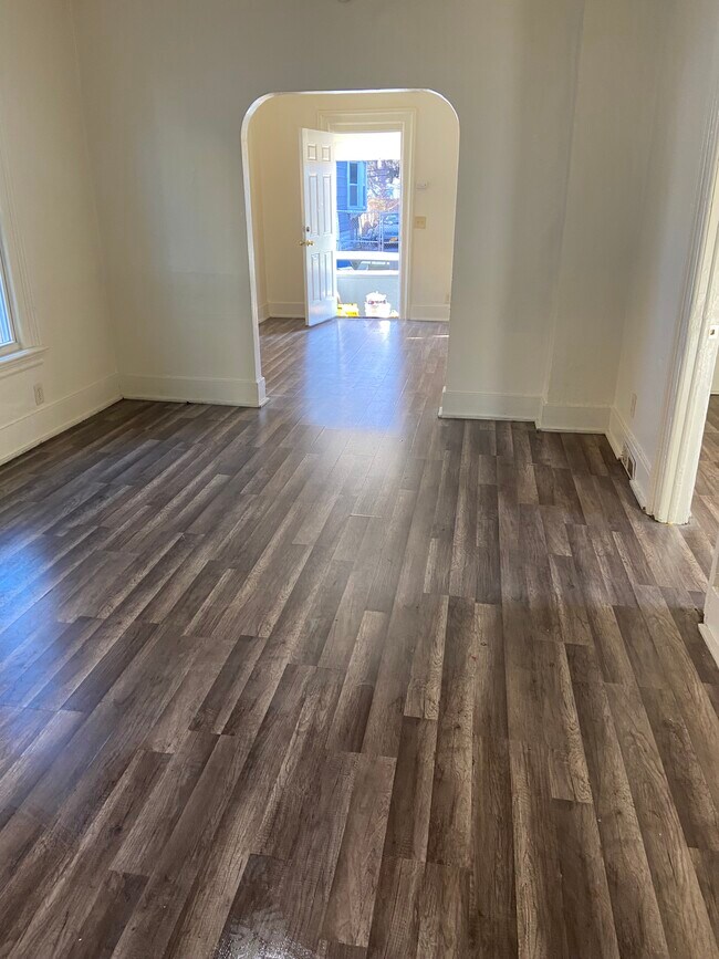 Building Photo - 49 Klueh St
