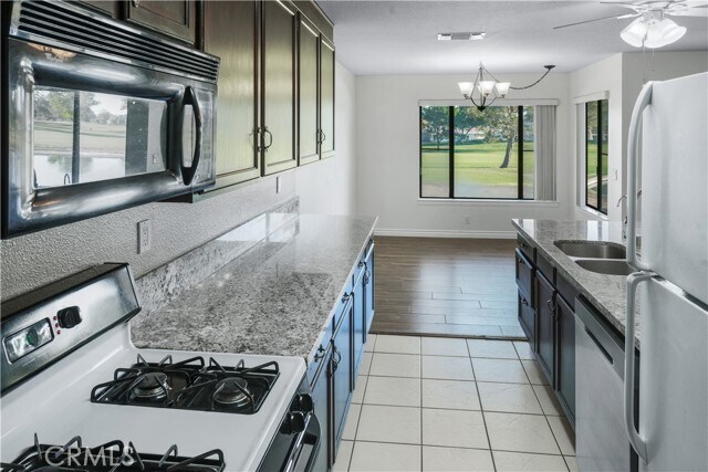 Building Photo - 27535 Lakeview Dr