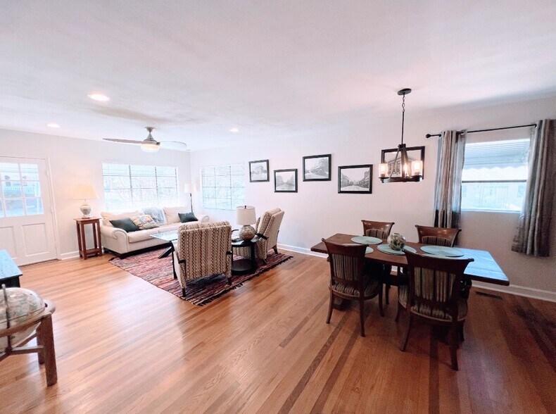 Spacious Living Dining Combo - 2514 Bedford Ave
