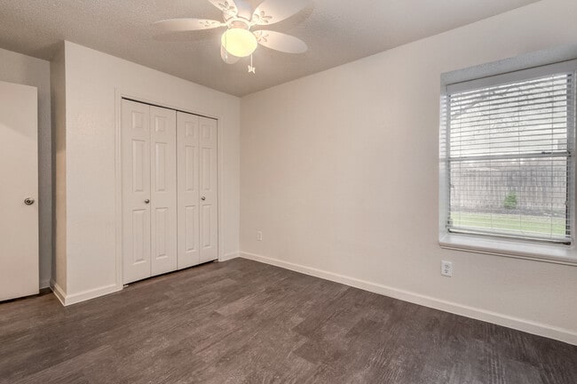 Building Photo - Charming 2 Bedroom Home in La Porte, TX