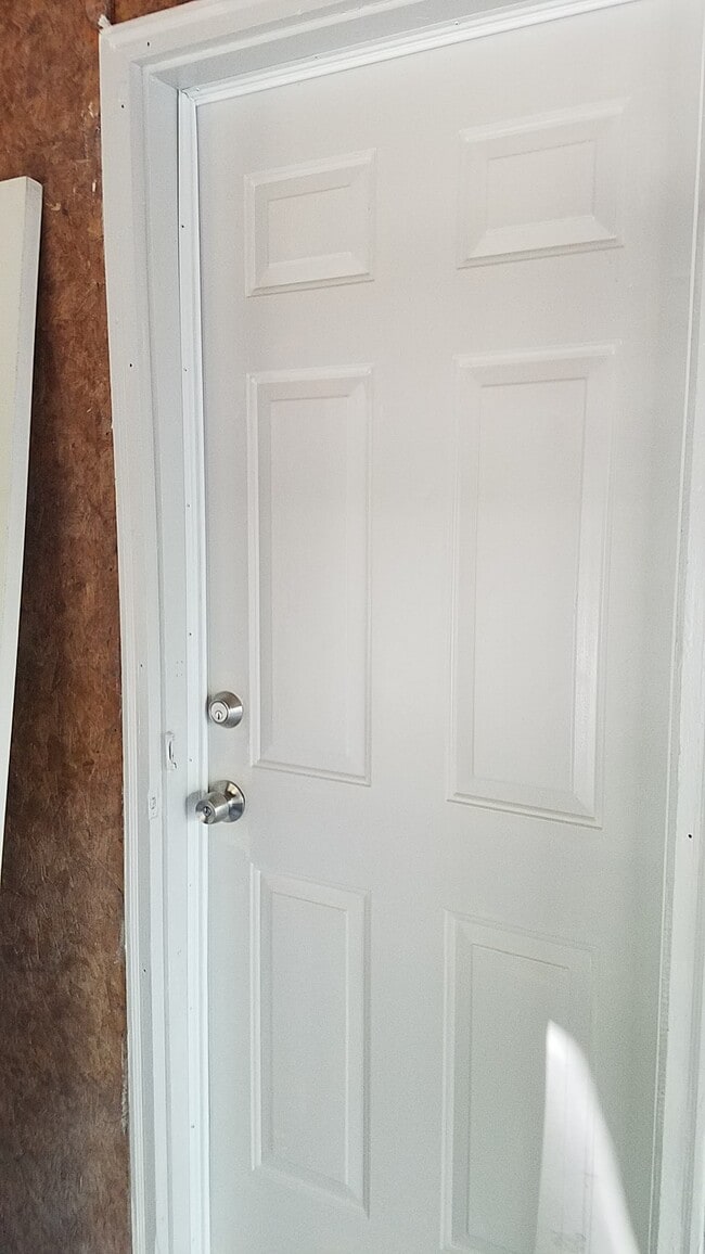 Entrydoor - 11 Shetucket Ave