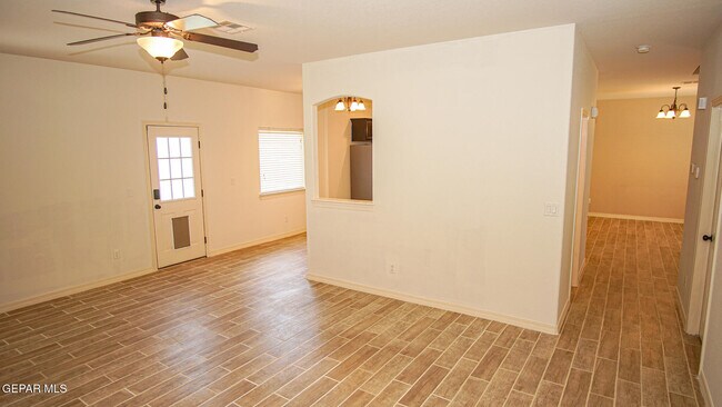 Building Photo - 14613 Sunny Land Ave