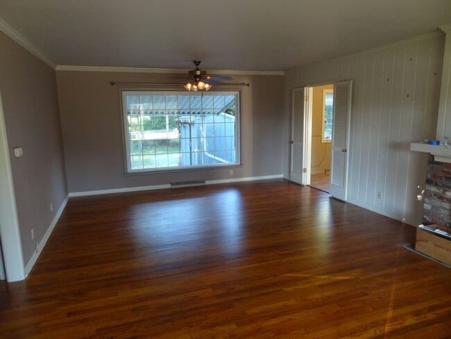 Building Photo - Charming Ranch Home with Fenced Yard and 2-Car Garage