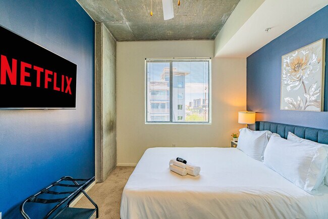 Building Photo - 333 E Roosevelt St