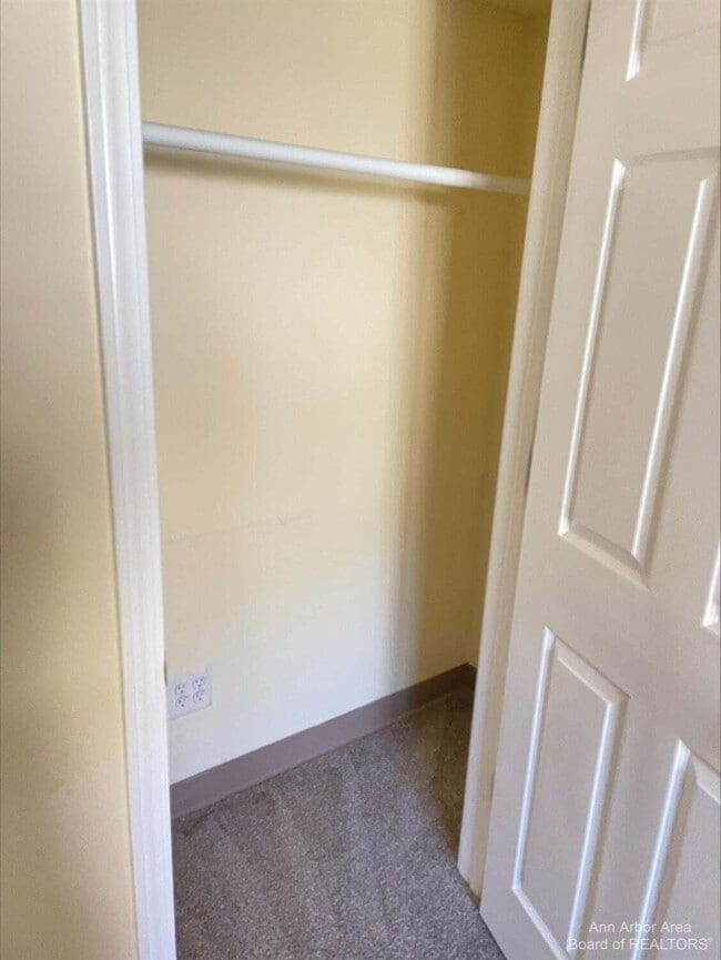 Building Photo - 116 W McKay St