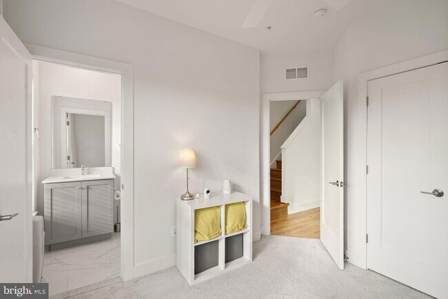 Building Photo - 11258 Faraday Park Dr.