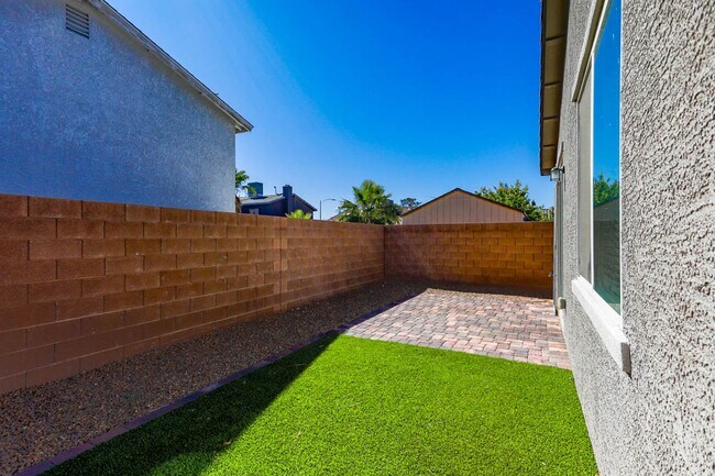 Building Photo - Beautiful 3 Bedroom Single Story West Vegas Home