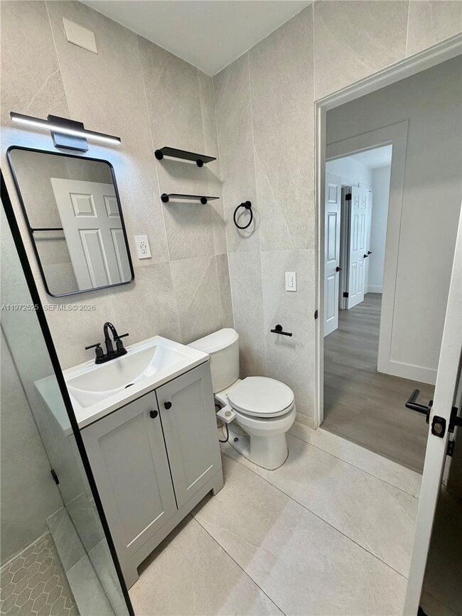 Building Photo - 11 Sidonia Ave