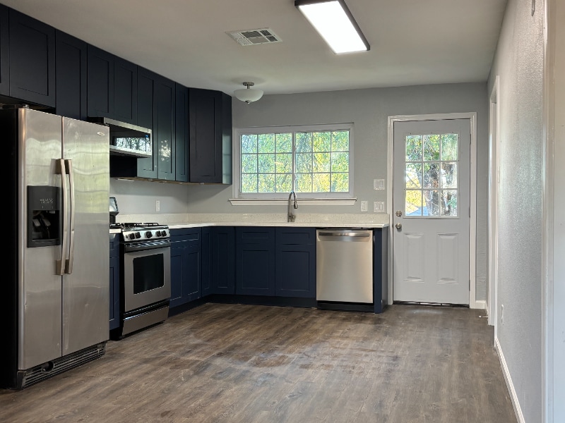 Building Photo - 2325 Lakehurst Dr