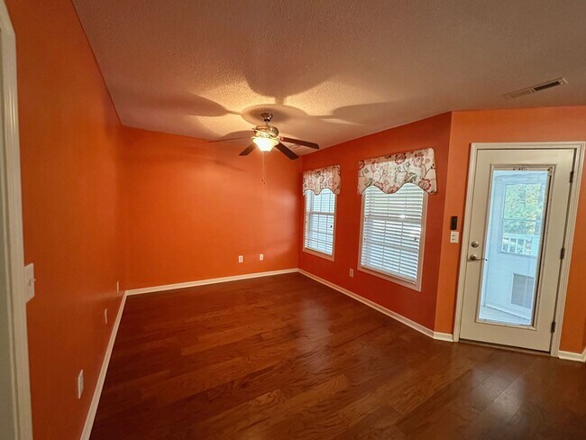 Building Photo - Williamsburg Subdivision!