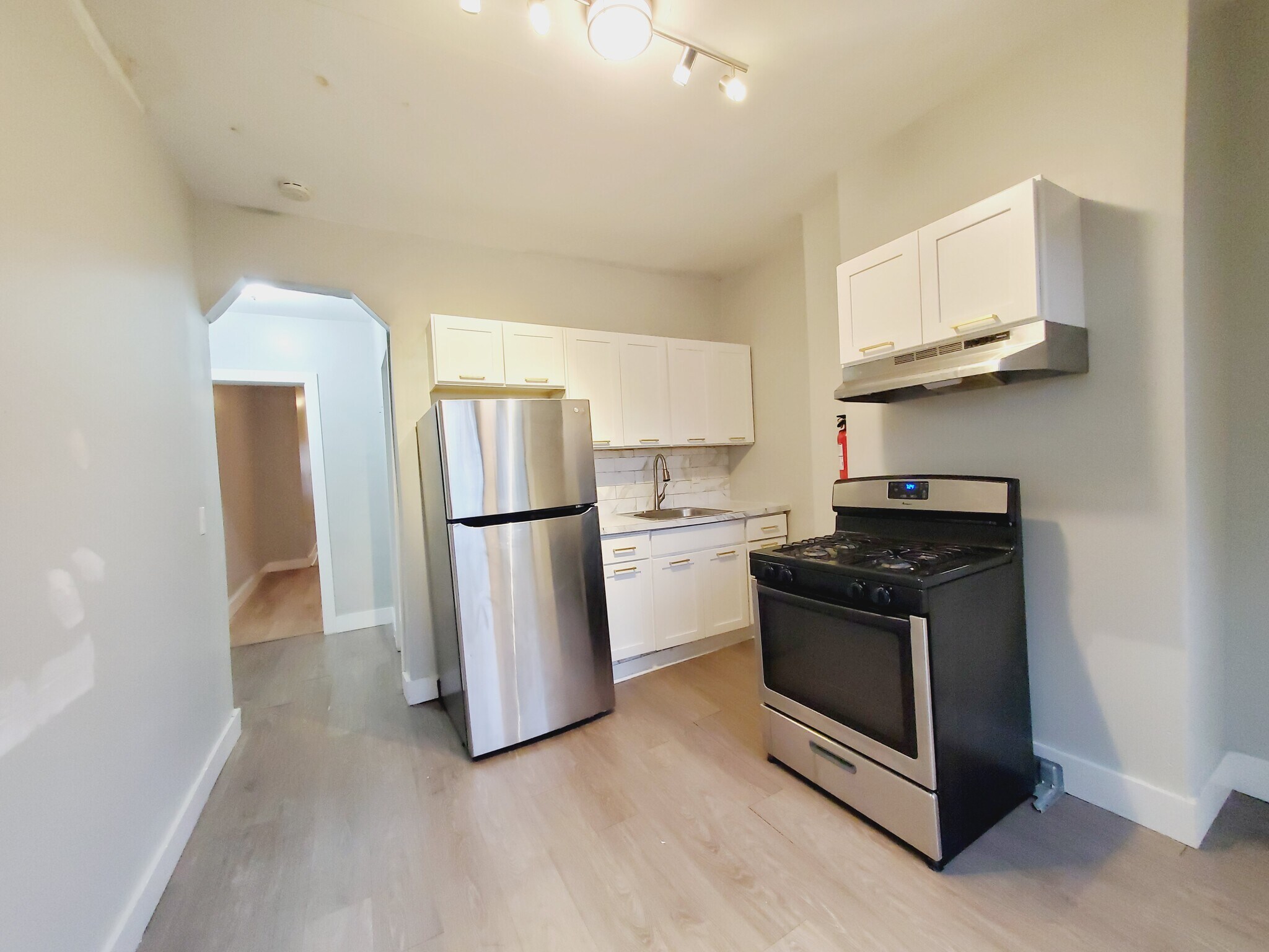 122 Randolph Ave 1L - 120 Randolph Ave