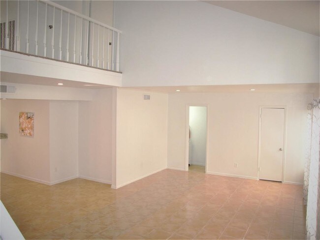 Building Photo - 5637 Dolores St