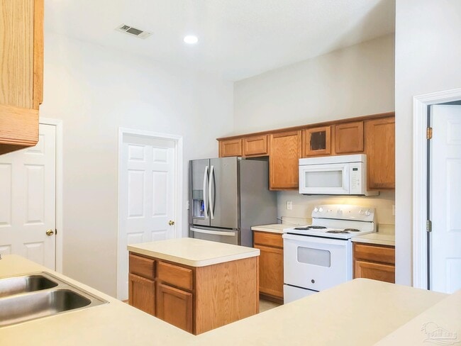 Building Photo - 615 Batten Blvd
