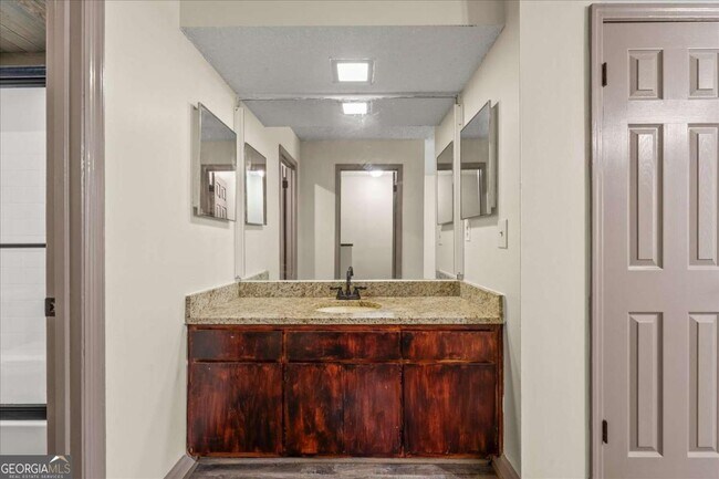 Building Photo - 210 Appleby Dr