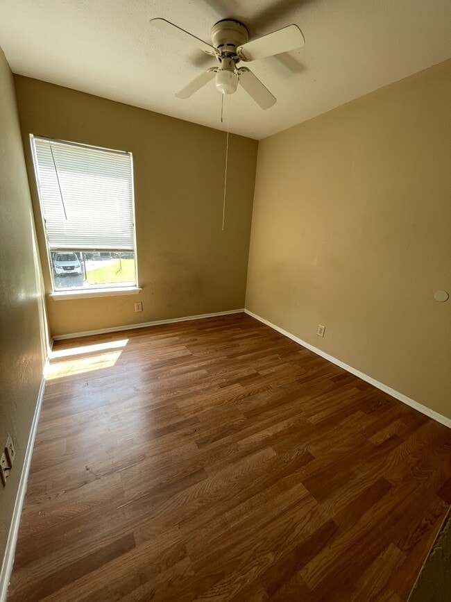 Building Photo - 9931 Village Briar