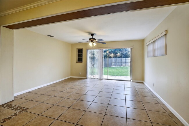 Building Photo - 3761 SW 18th St