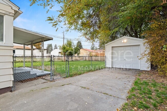 Building Photo - 5723 N Milton St