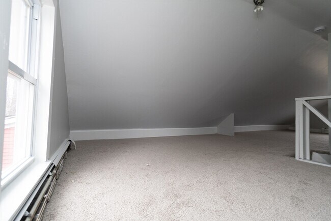 Building Photo - 7 Central St