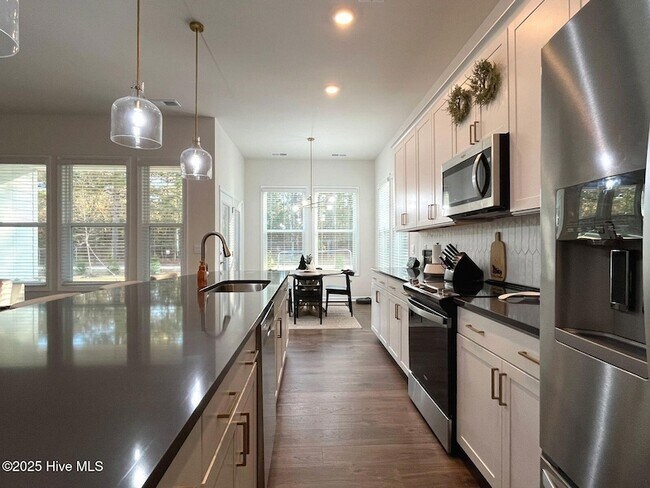 Building Photo - 742 Carnegie court