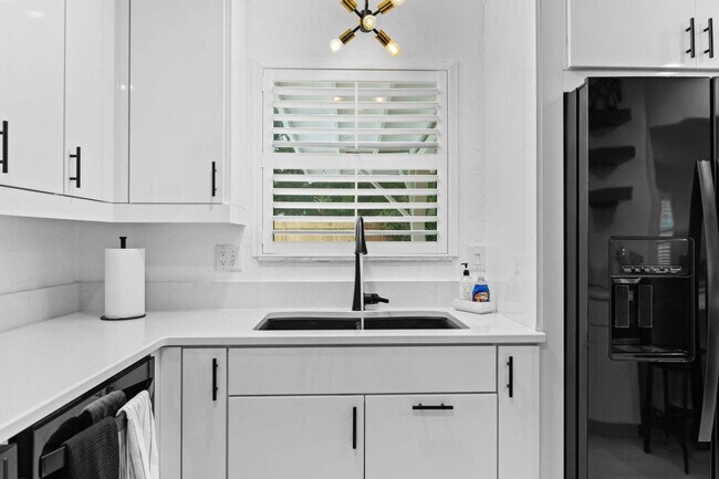 Building Photo - 1844 NW 42nd Ave