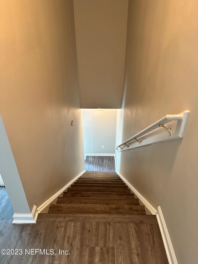 Building Photo - 264 Scrub Jay Dr